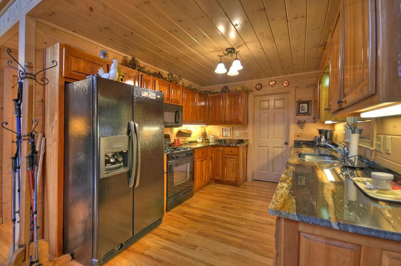 Aska Adventure Lodge Blue Ridge Exterior photo